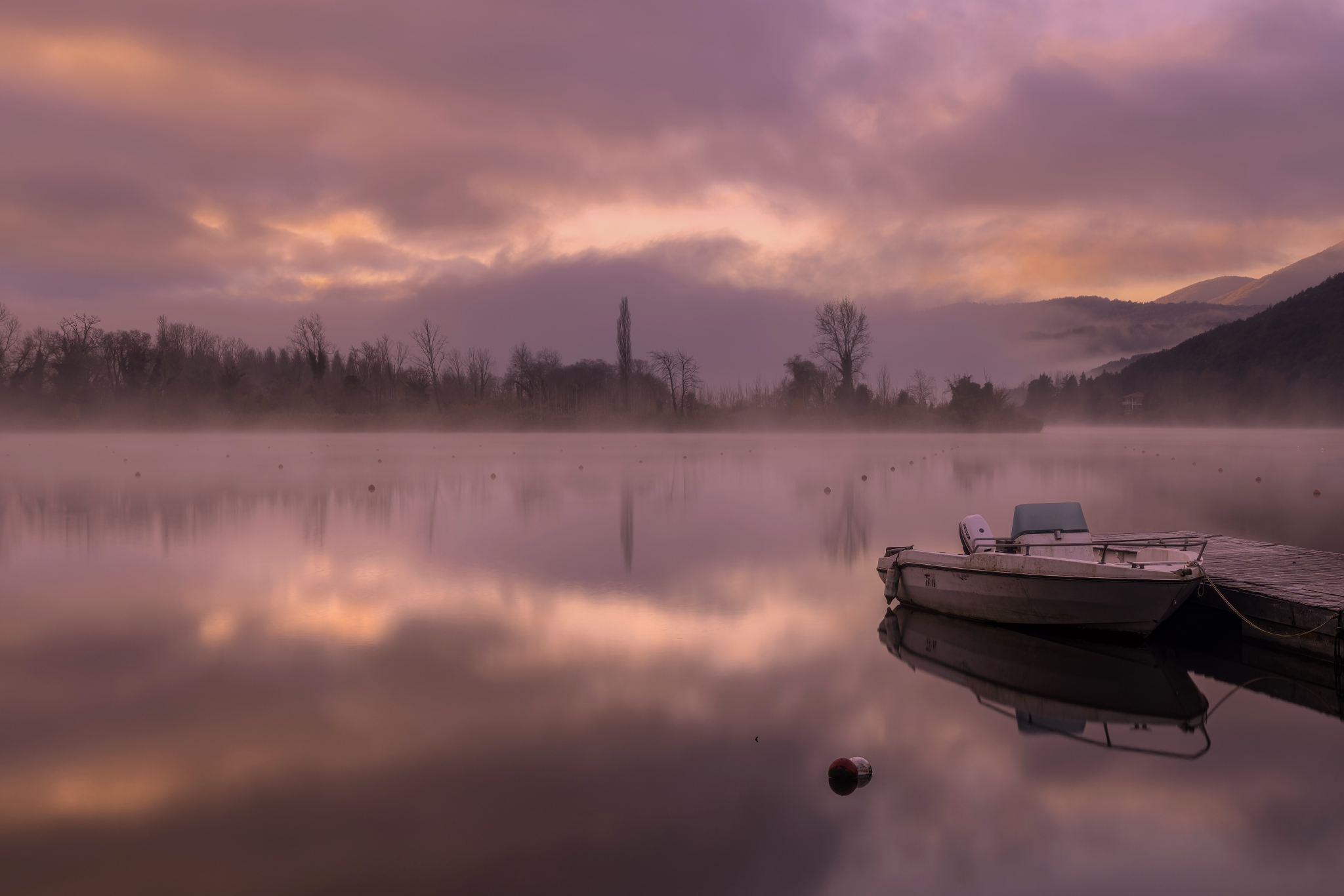First colors on the lake