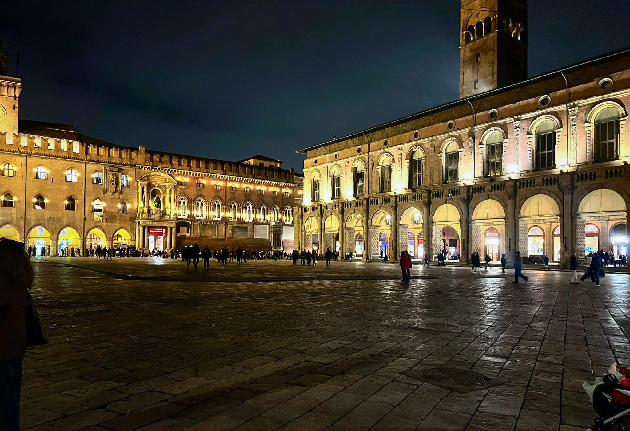 Piazza maggiore di notte