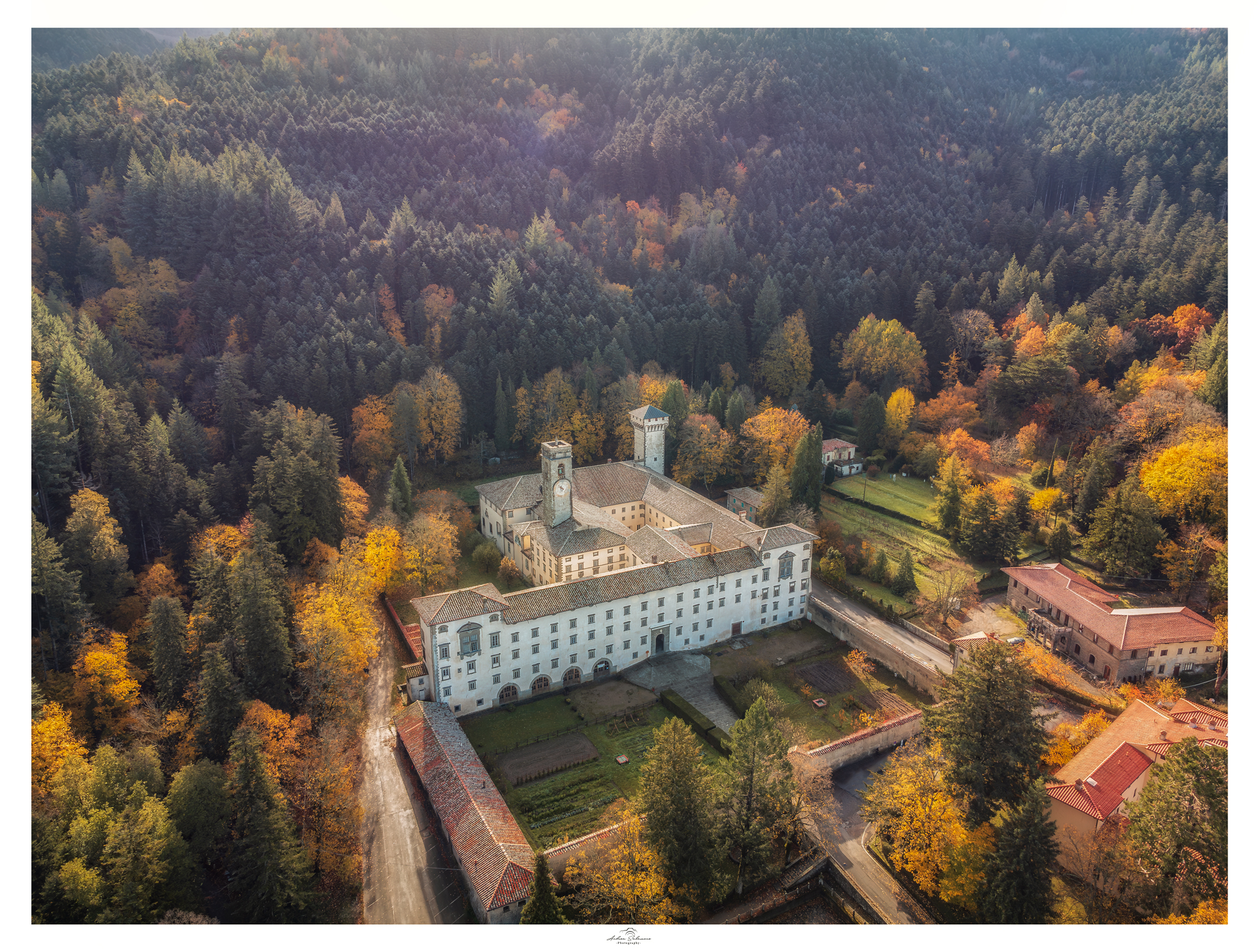 Abbazia di Vallombrosa in veste autunnale