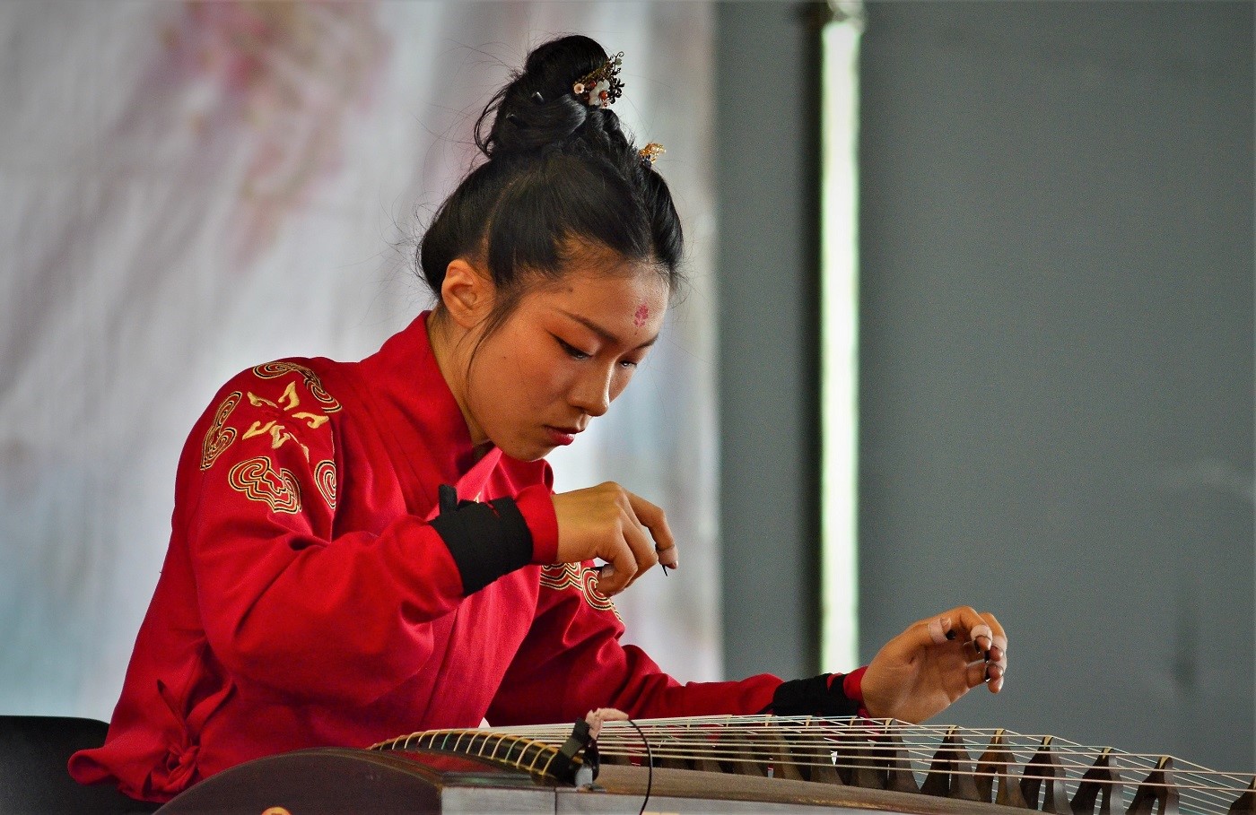Guzheng player