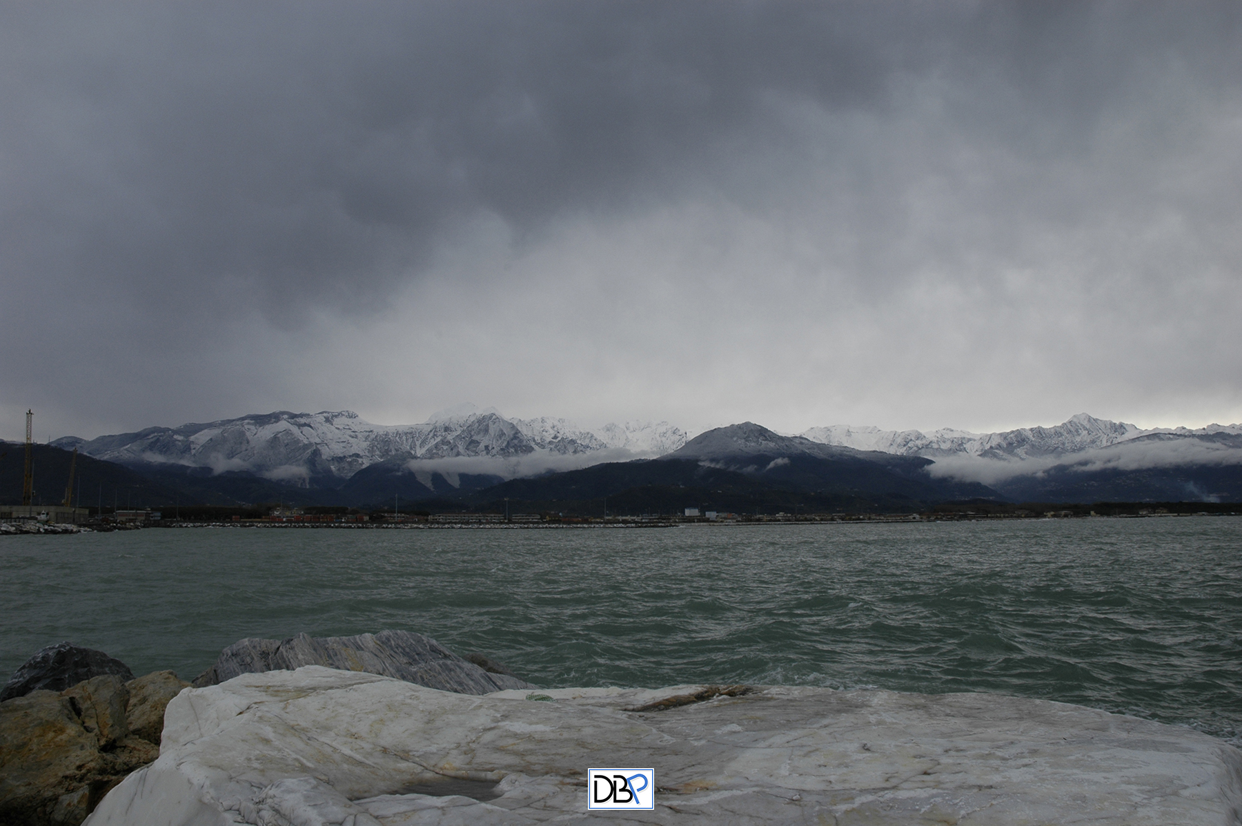 The Sea and the Apuan Alps