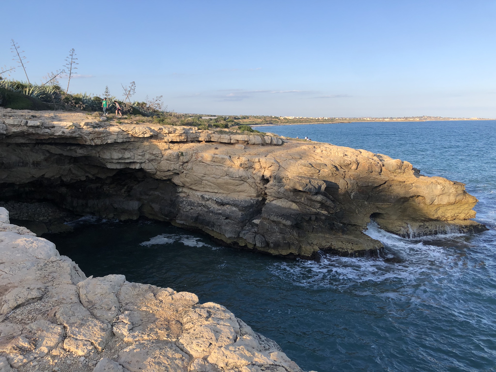 Tra mare e scogli