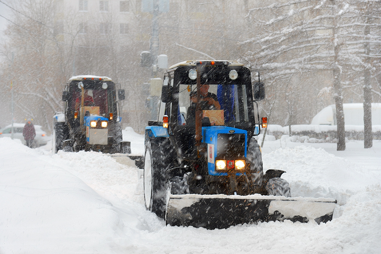 Nevicata a Mosca e Spazzaneve in azione