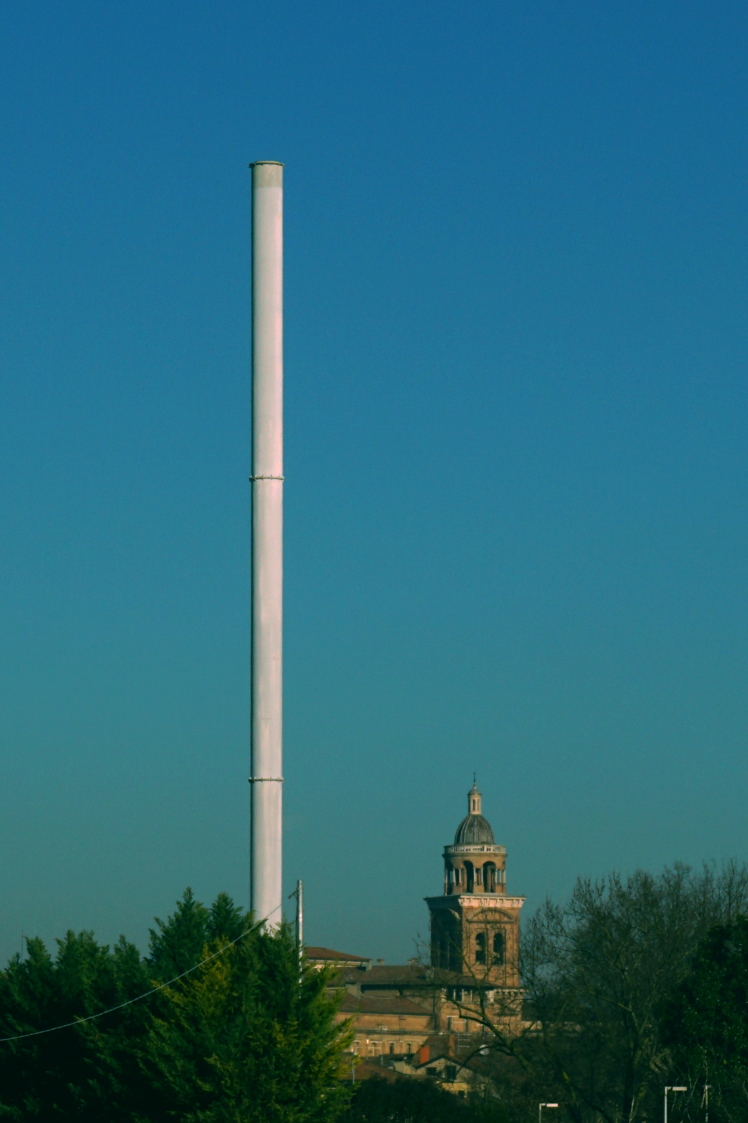 sacro e propano (il campanile e il gasometro)