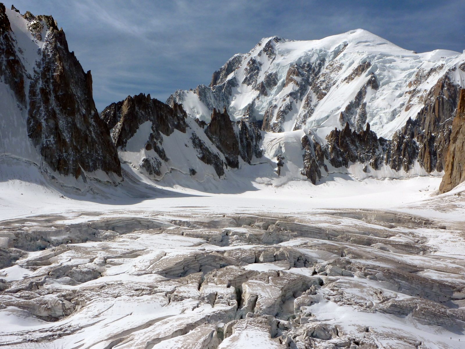 Seracchi davanti al Monte Bianco.