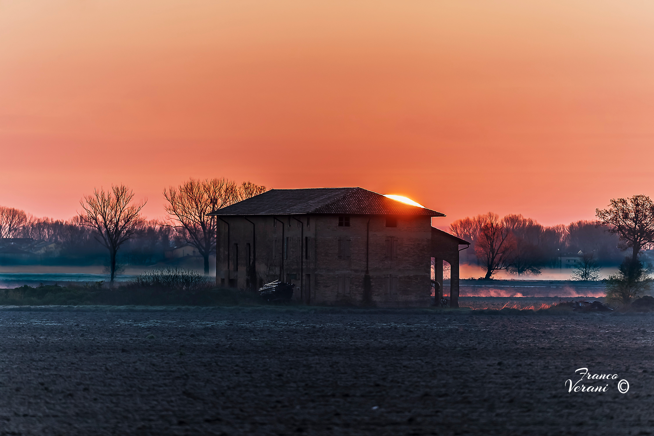 Waiting for dawn low farmhouse in Parma