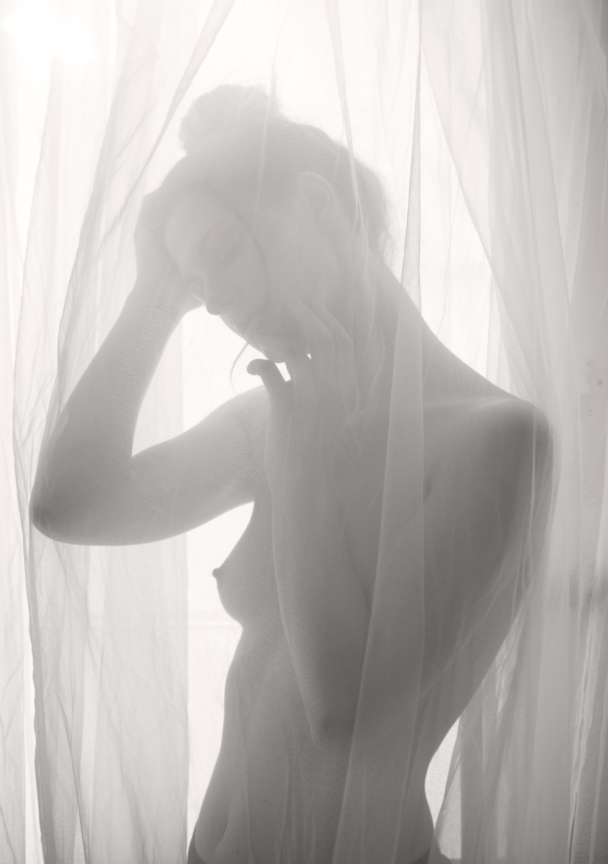 Behind The Curtains with @_jesuisveronika_