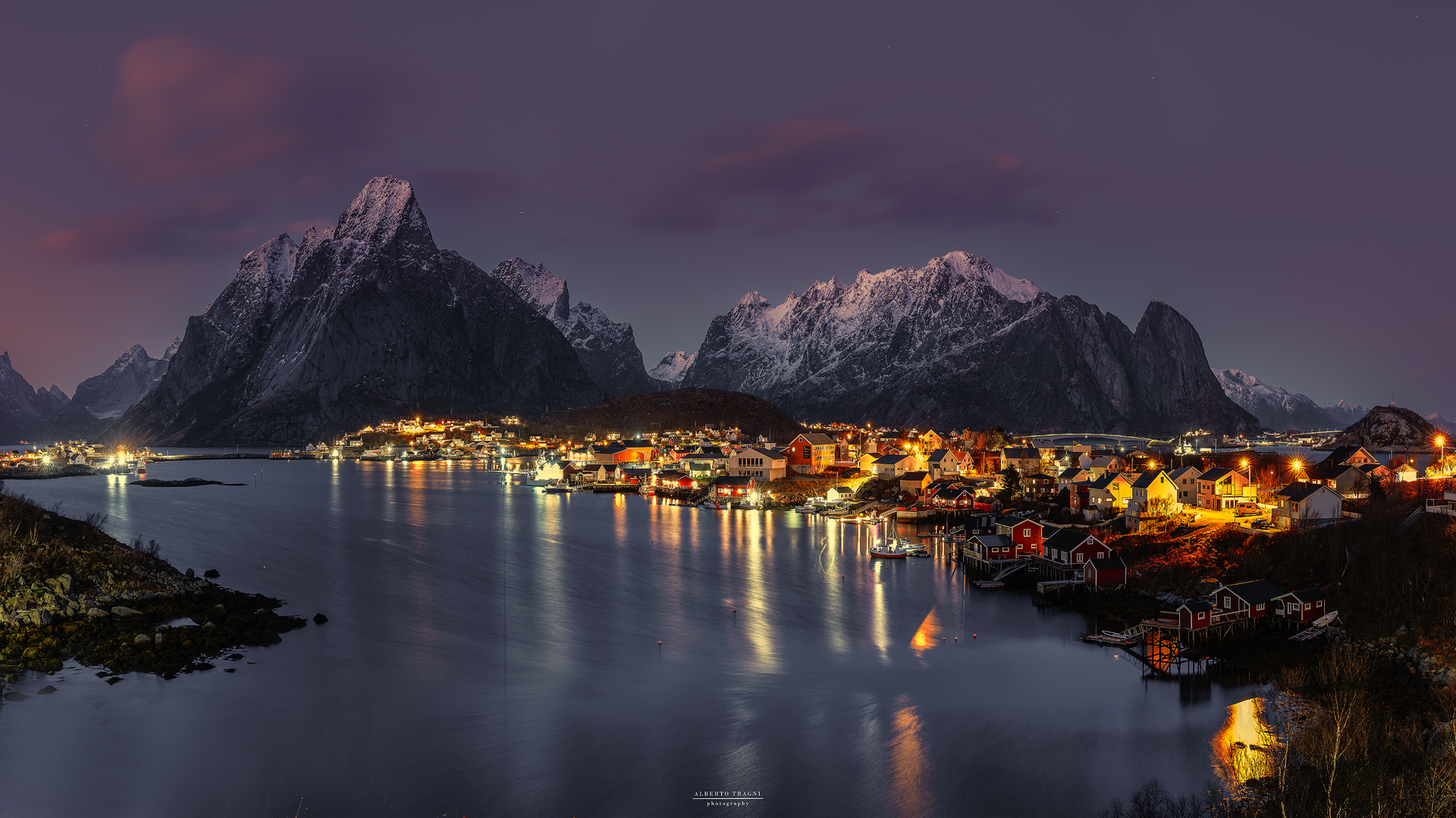 Evening falls on Reine