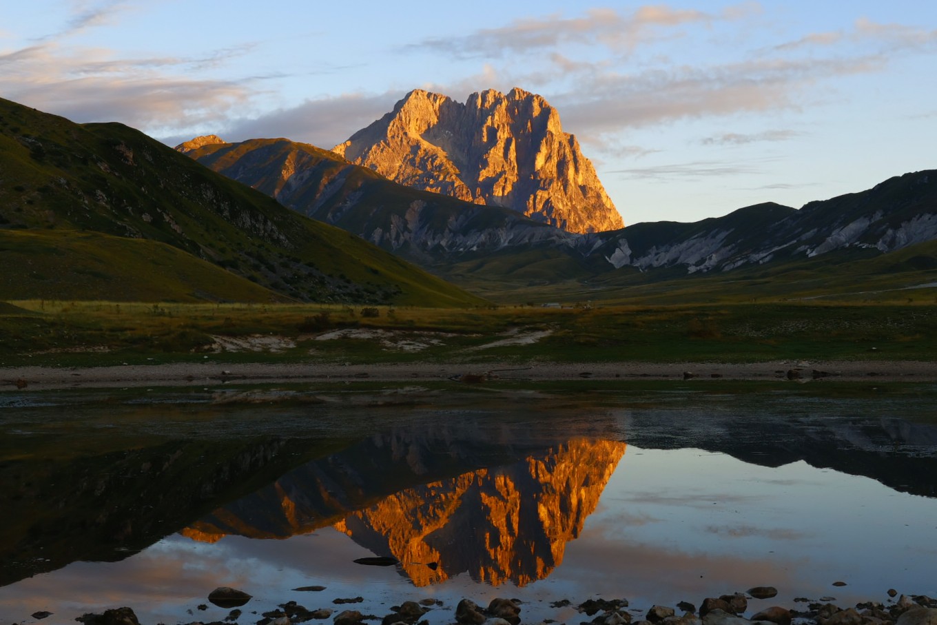 L'alba e il Gran Sasso