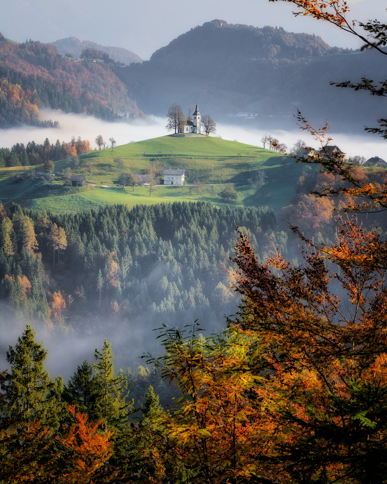 Slovenian-autumn frame