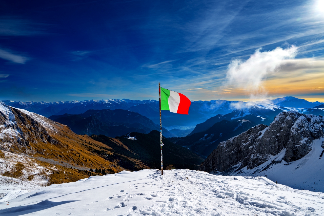 The embrace of the Italian flag