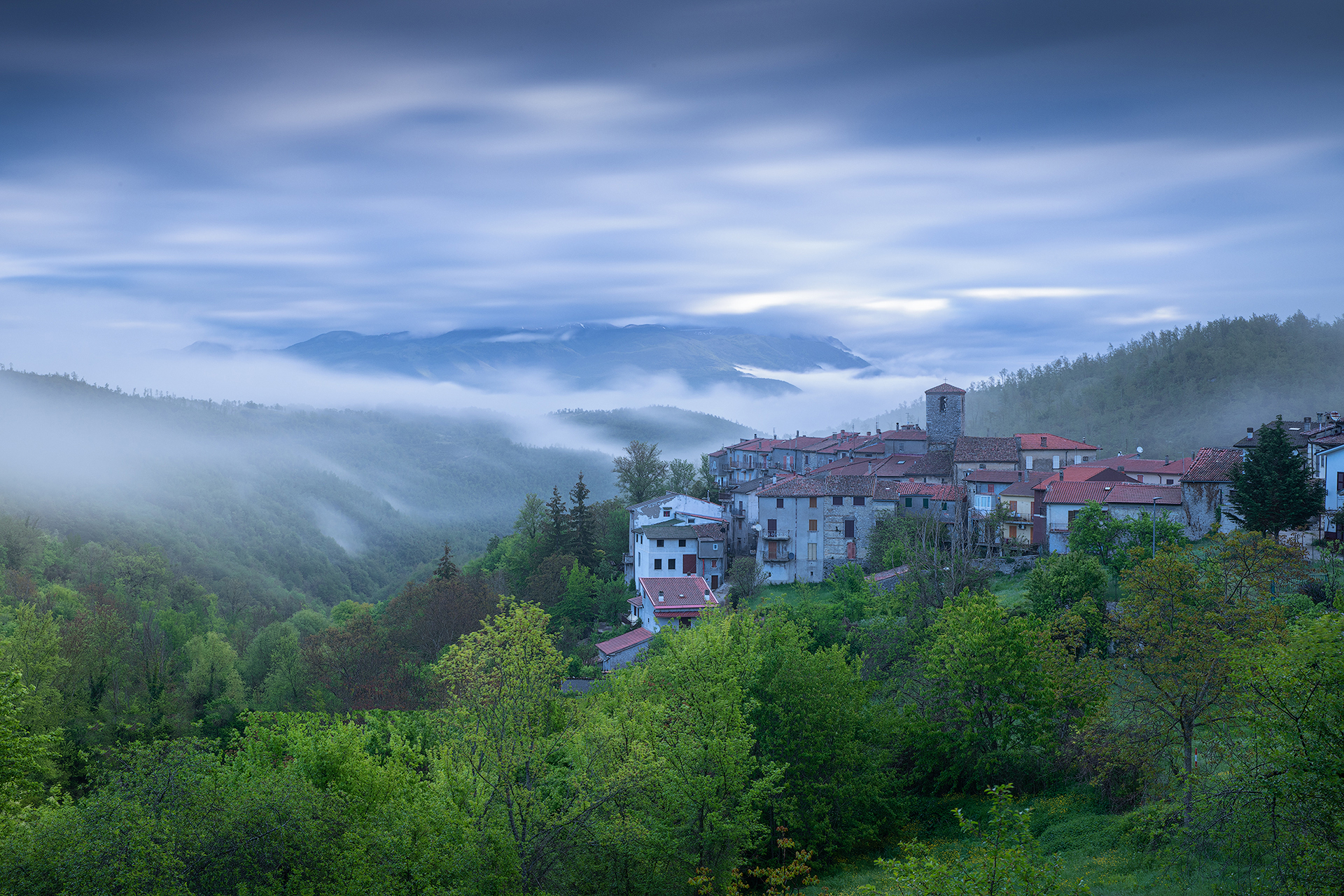 Vaccareccia The village in the middle of the fog (Rieti)