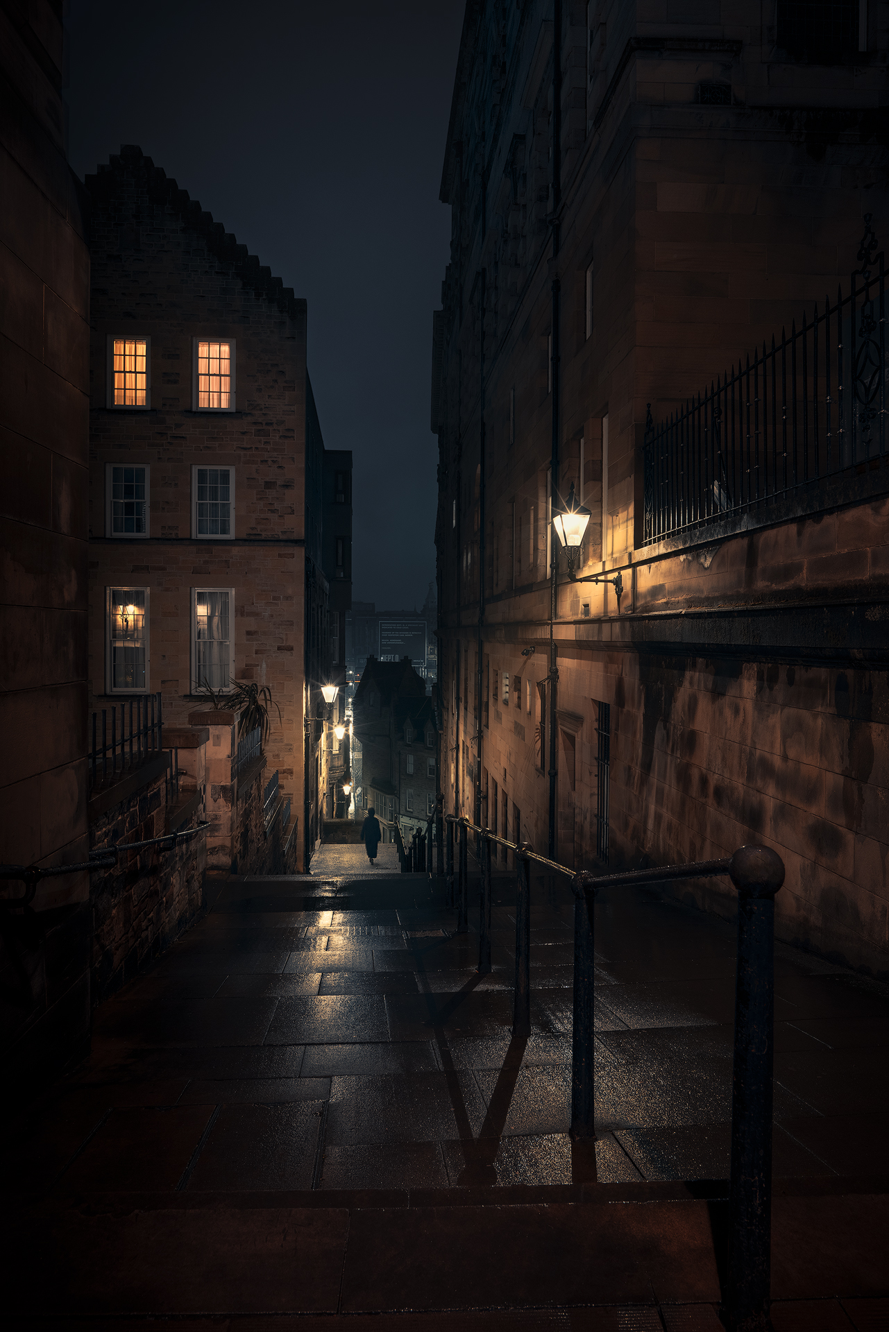 Edinburgh, where the Night Becomes a Fairy Tale