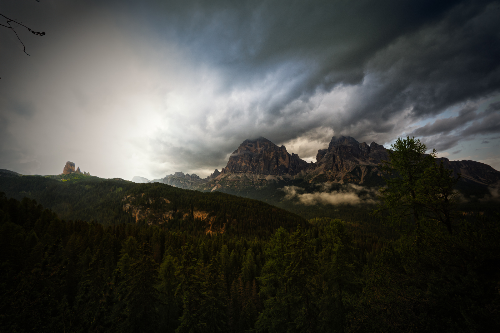 The five towers and the Tofane