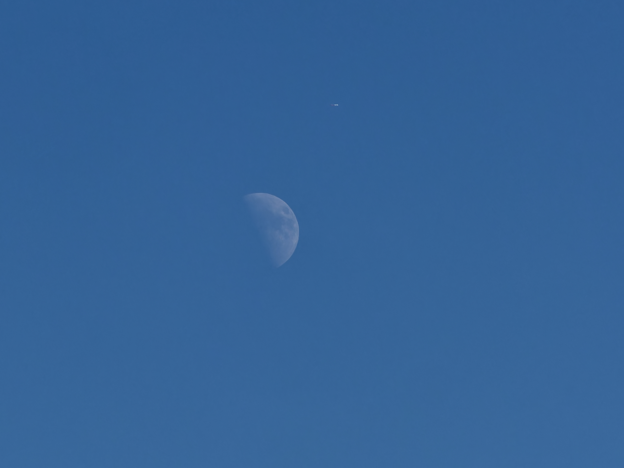 la luna e l'aeroplano