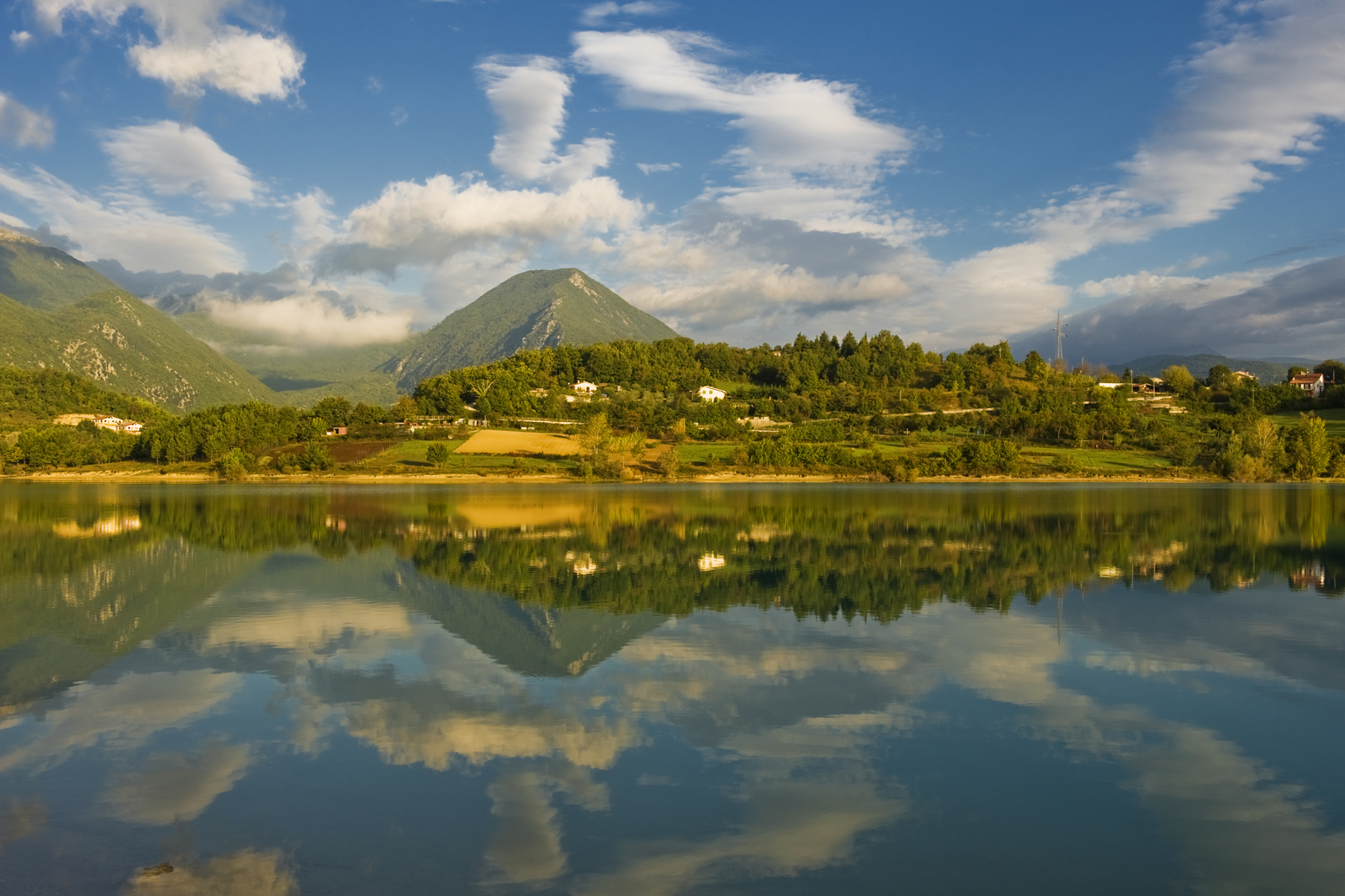 Lake of Castel San Vincenzo