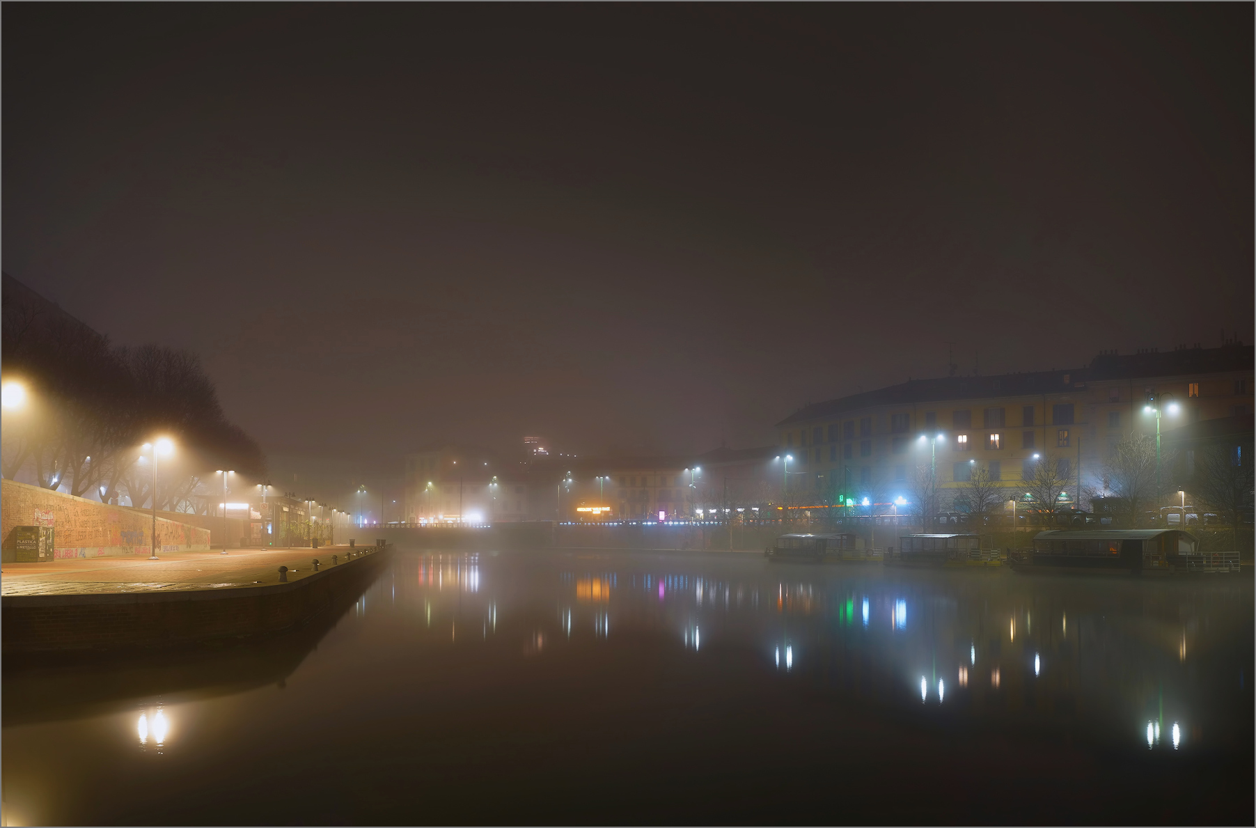 Darsena di Milano annebbiata