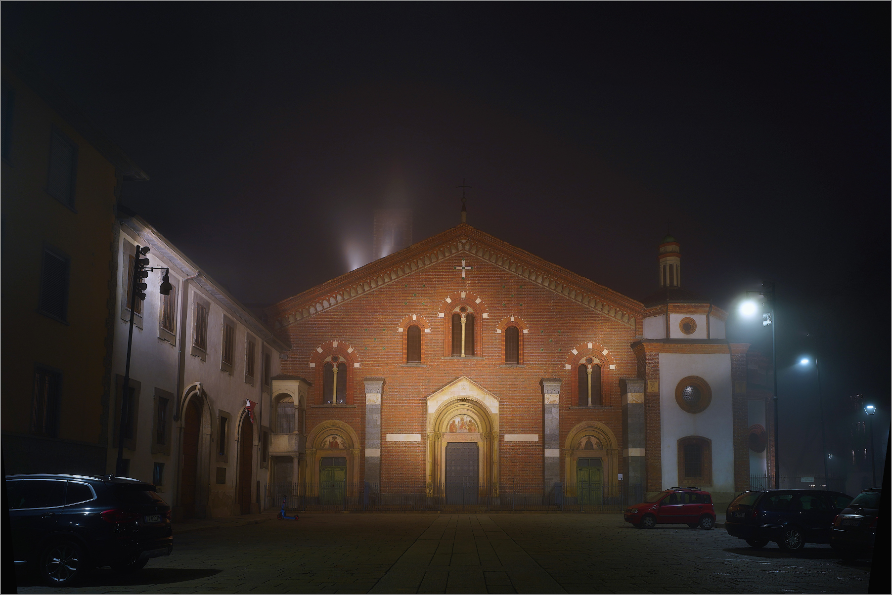Basilica di Sant'Eustorgio a Milano vista dalla Piazza