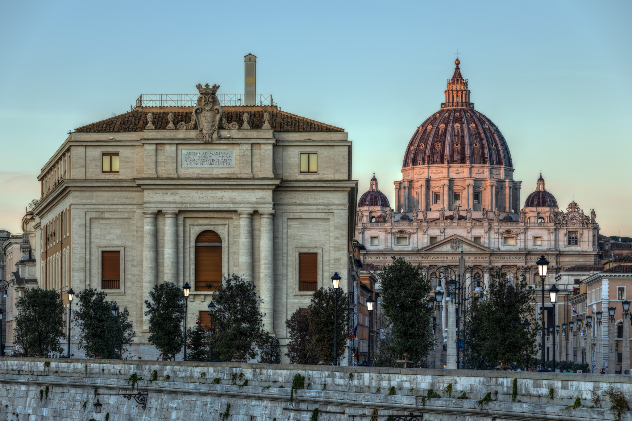 Rosseggia sulla cupola