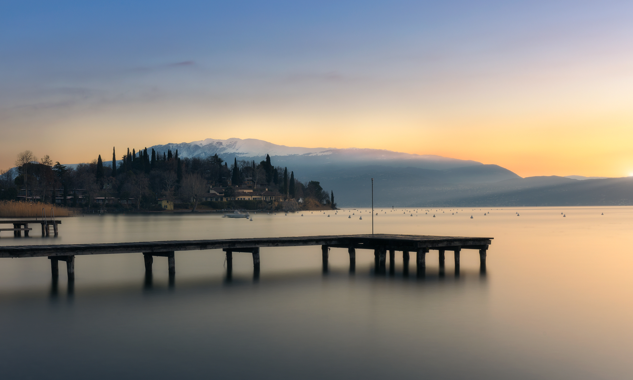 Mountains, water and sun...