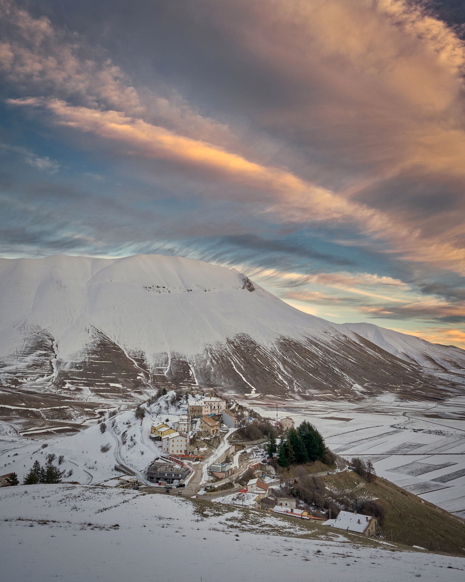 Sibillini - Castelluccio di Norcia al tramonto