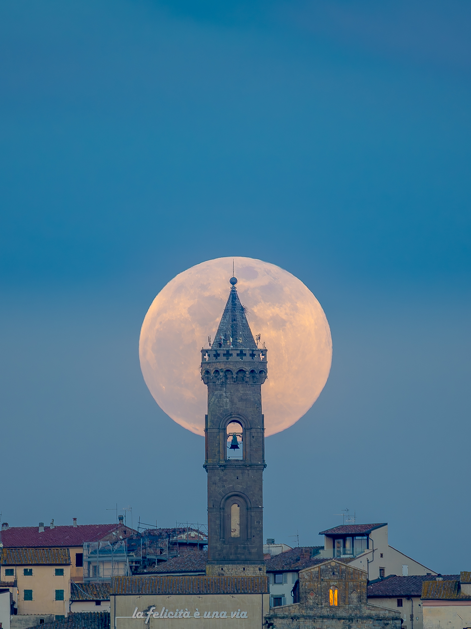 Alba lunare sul campanile di Peccioli (Pi)