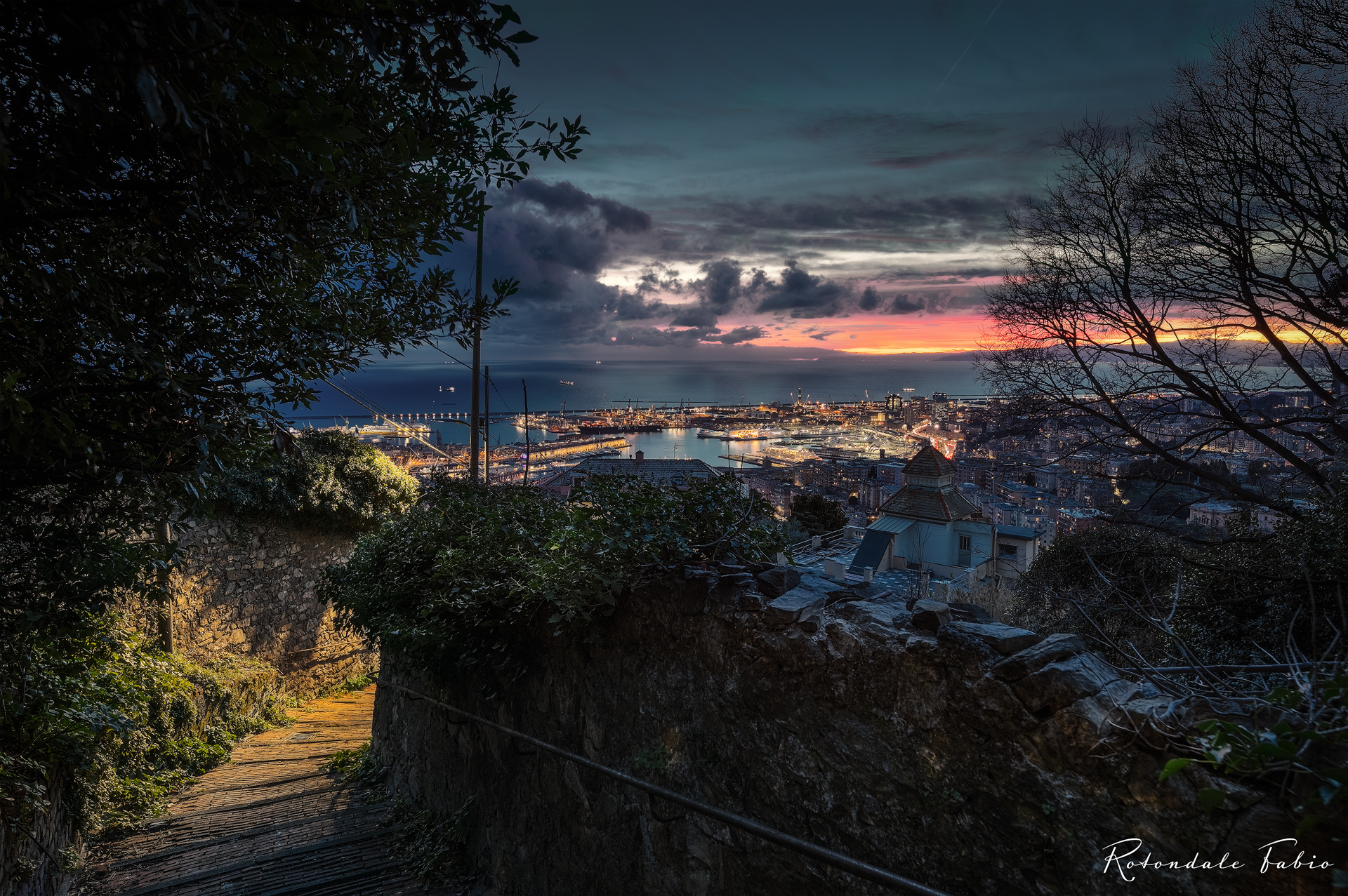 Creuze... port and lantern ... Genoa in 3 words
