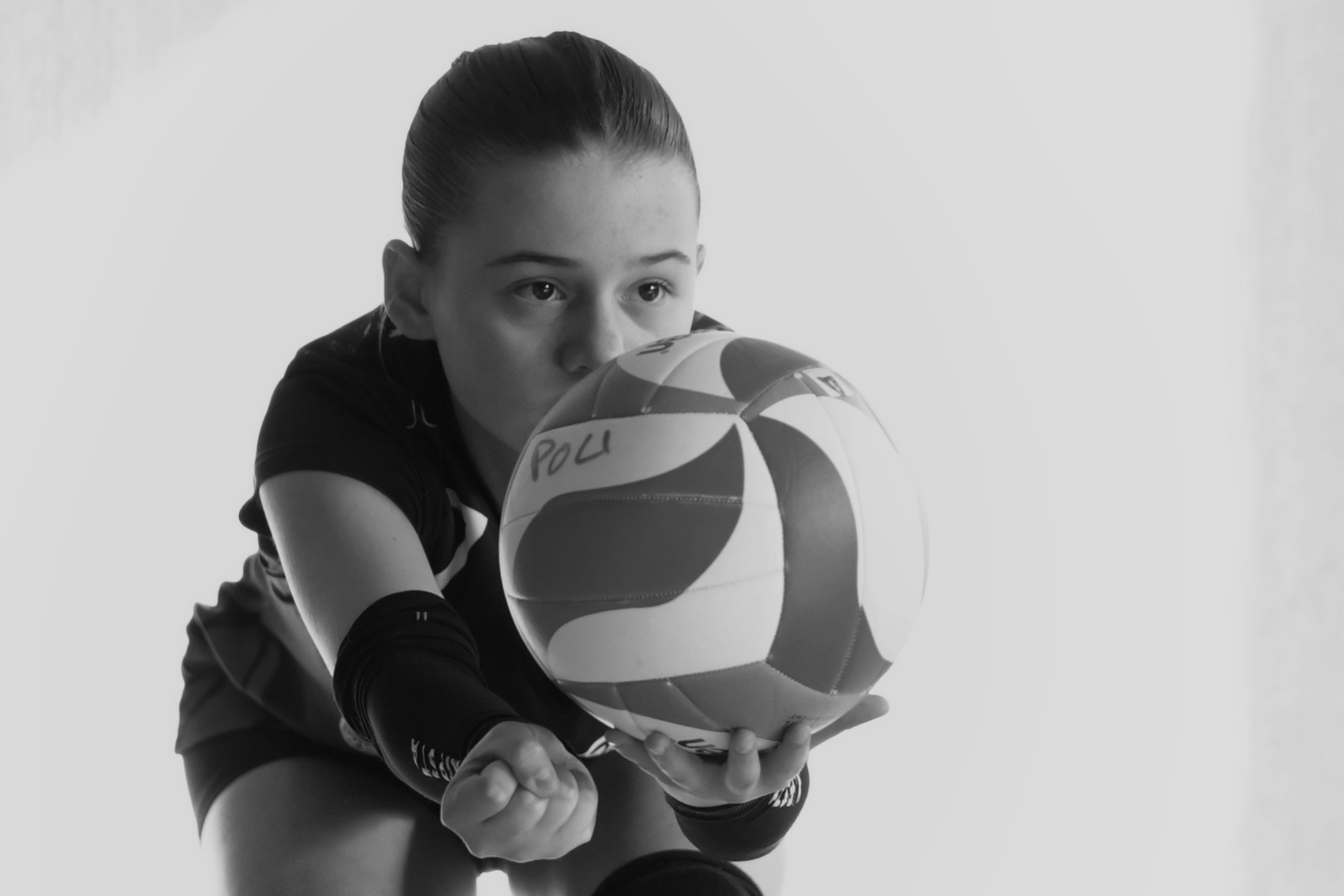Volley Black & White Sofia
