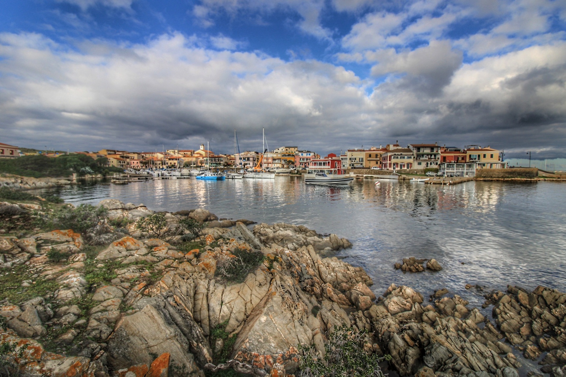 "Sospesa tra rocce e nuvole"