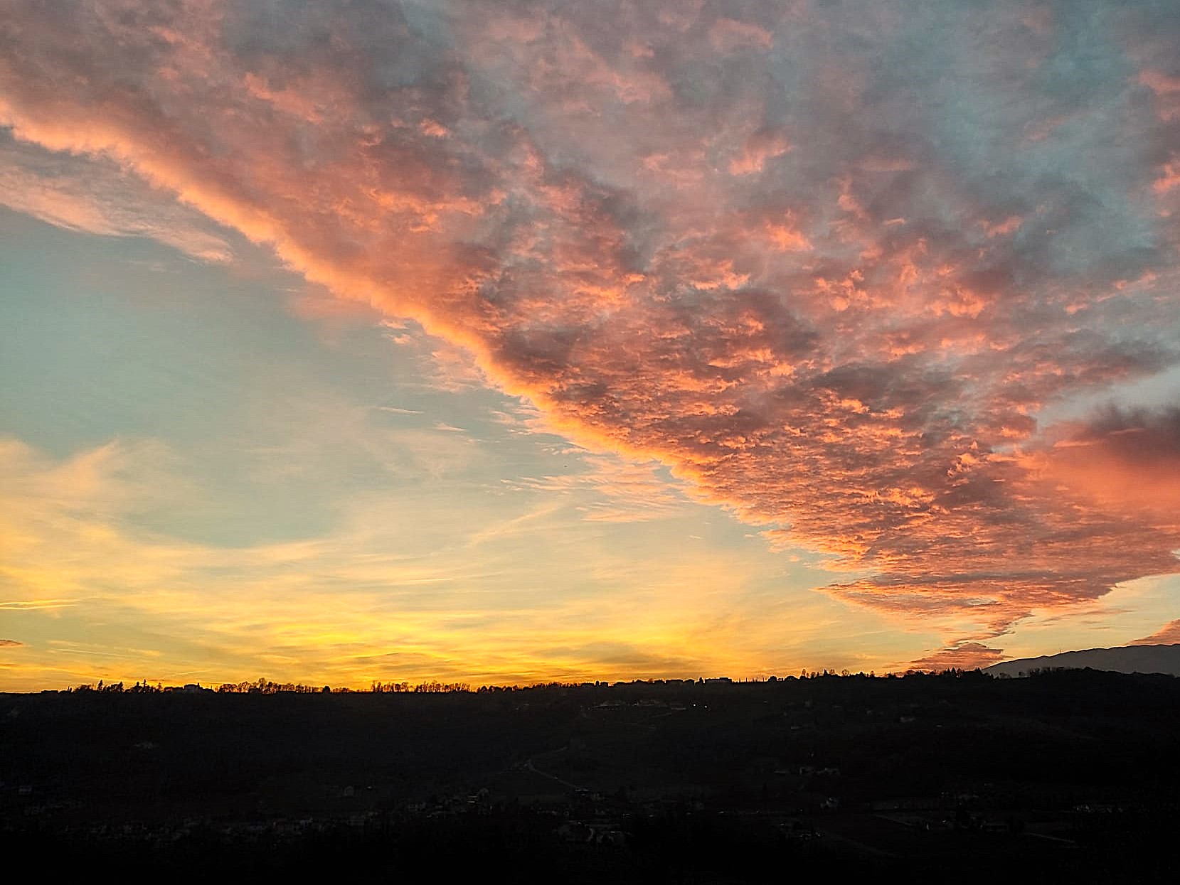 Nuvole illuminate dal tramonto