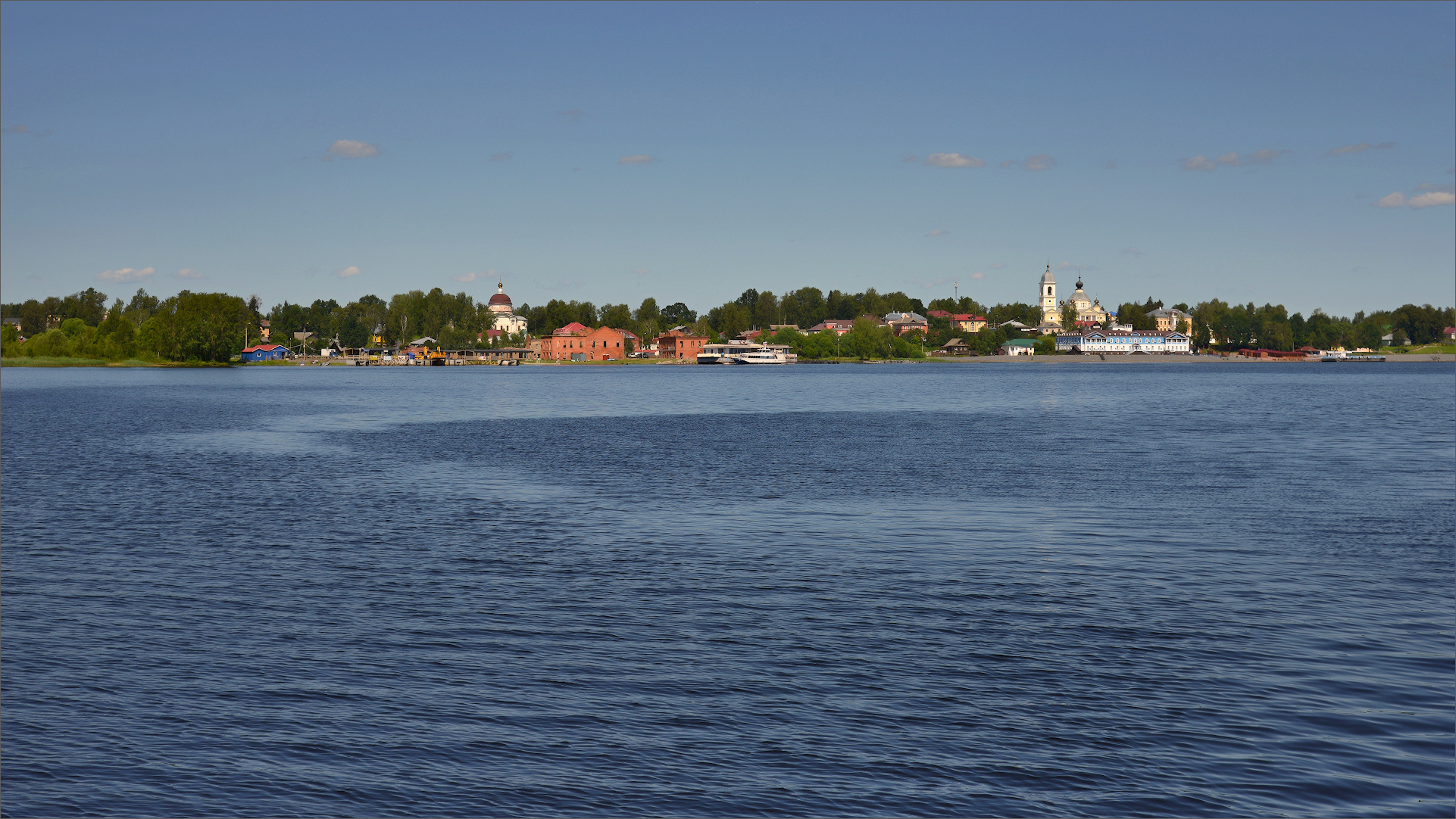 vista sul fiume Volga e sulla cittá di Mishkin