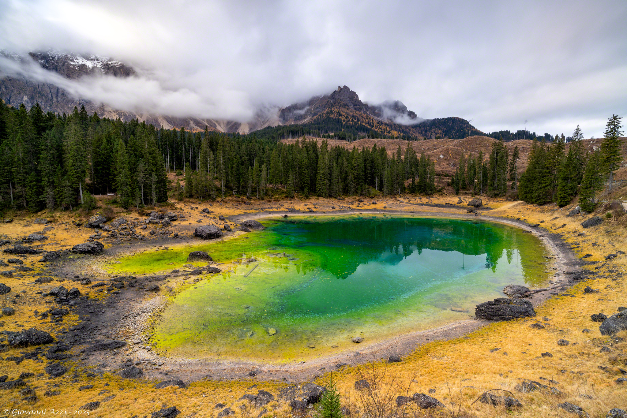 Lago di Carezza autunnale