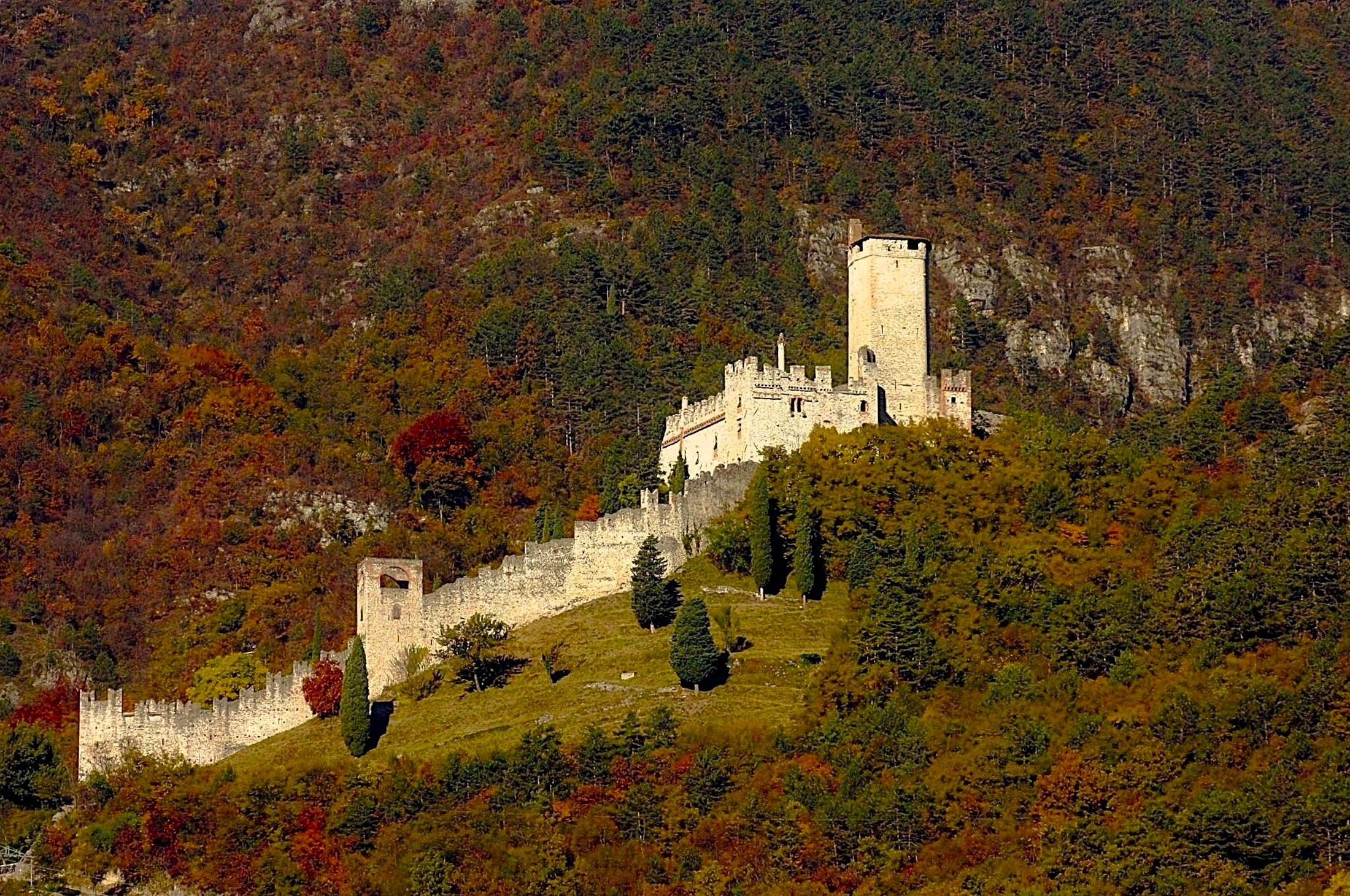 Autumn at the castle