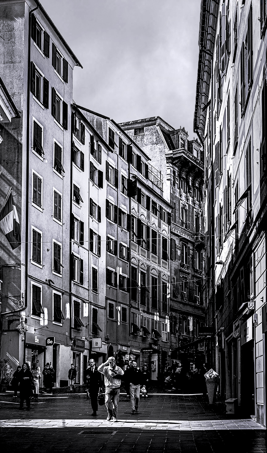 Via San Vincenzo-Genova