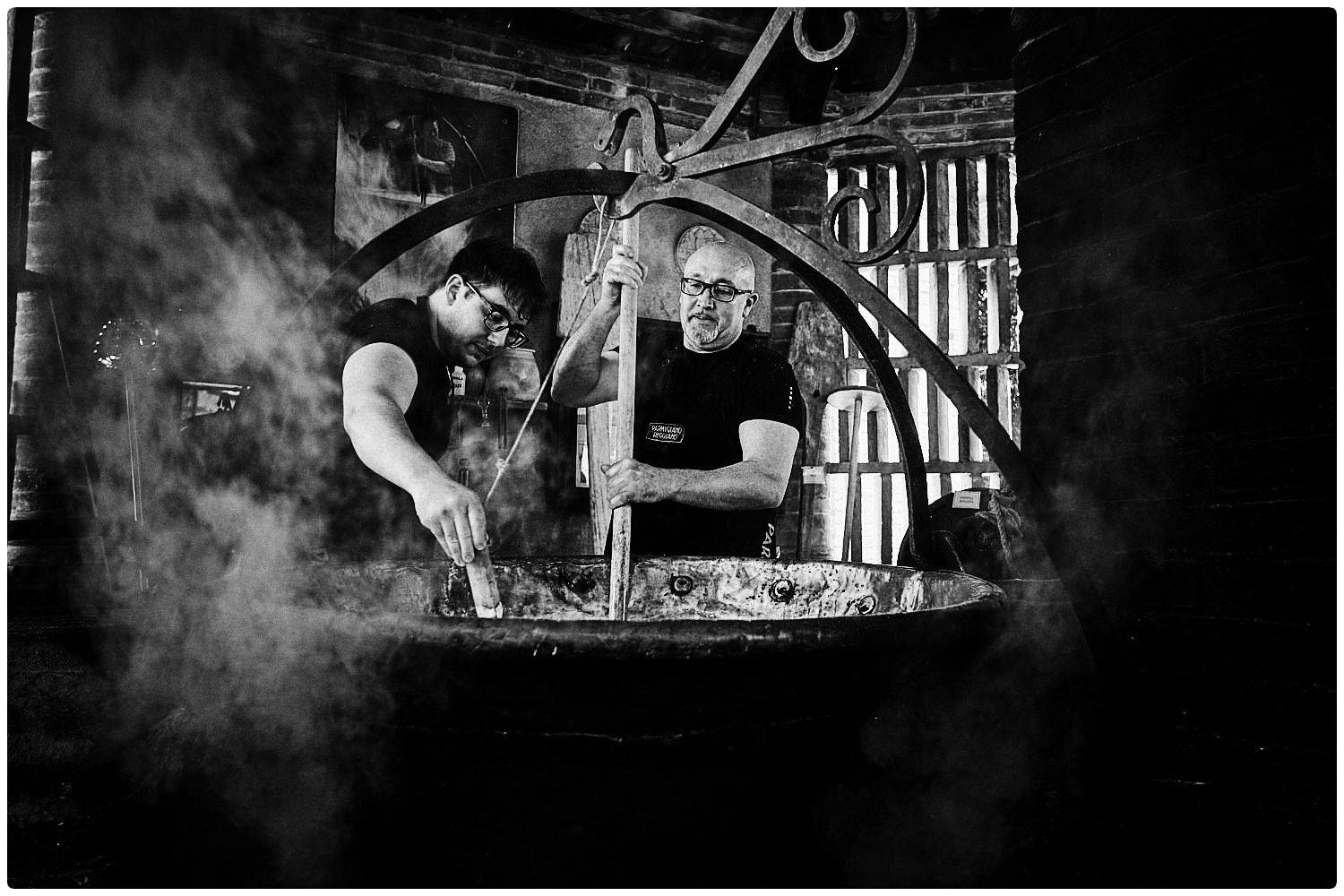 Villa Aiola - Cheesemakers at work