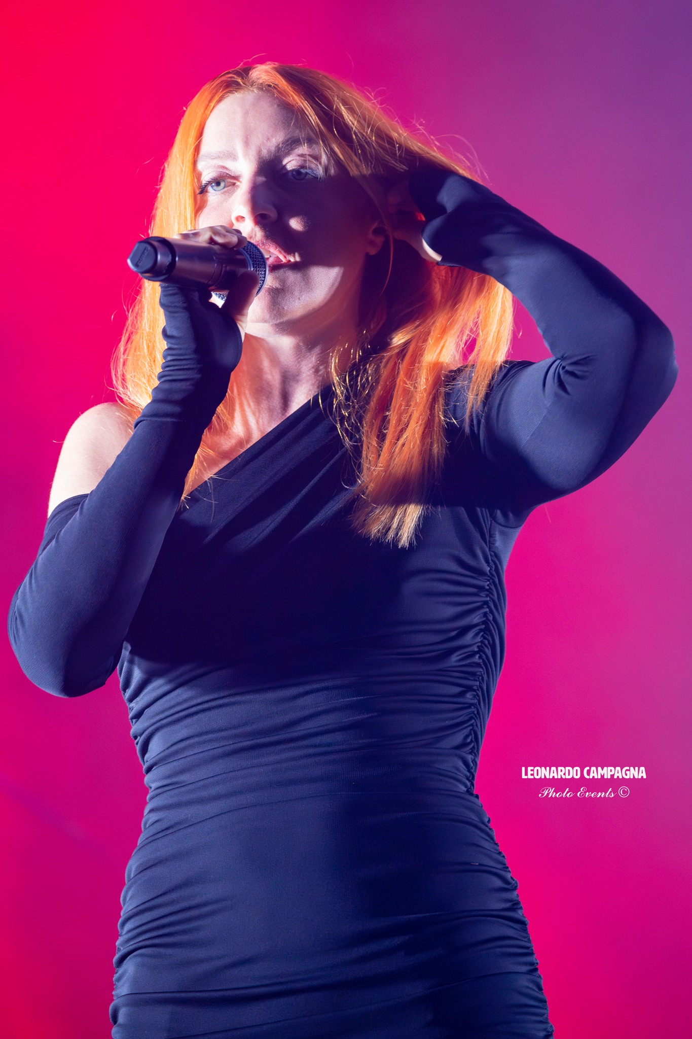 Noemi ... the red!