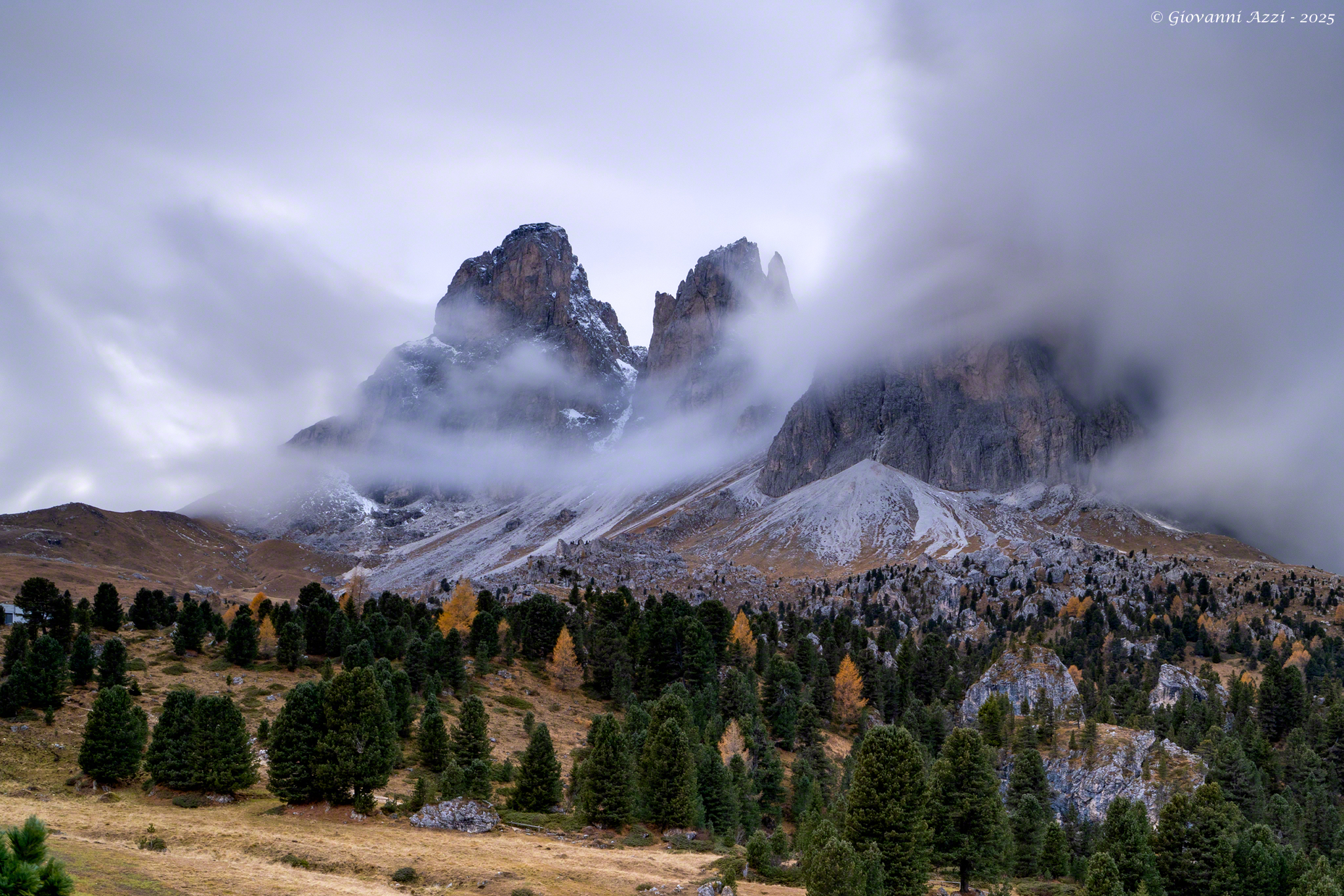 Tramonto nuvoloso al Passo Sella