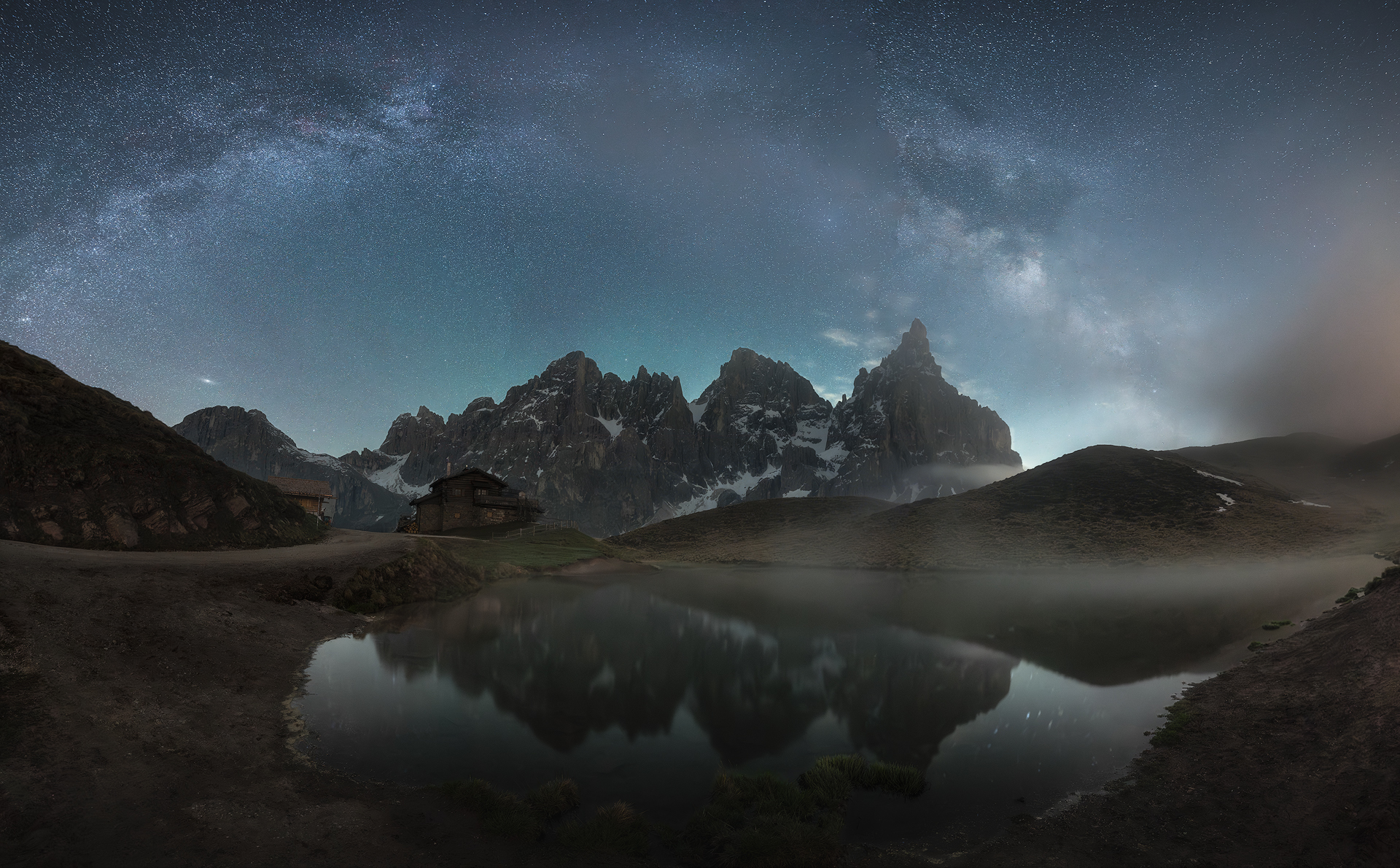 Dolomites under the Milky Way