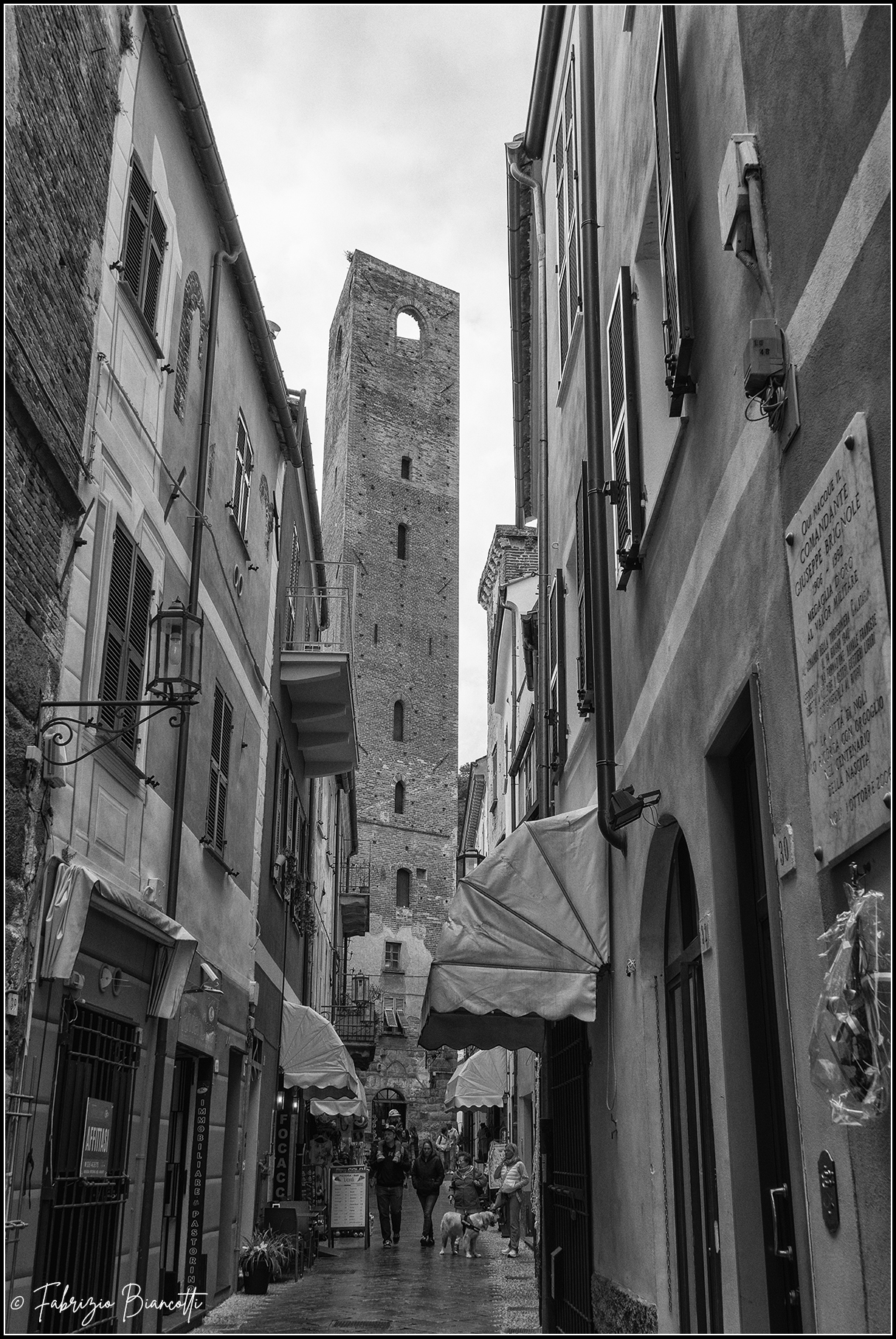 Through the narrow streets of Noli