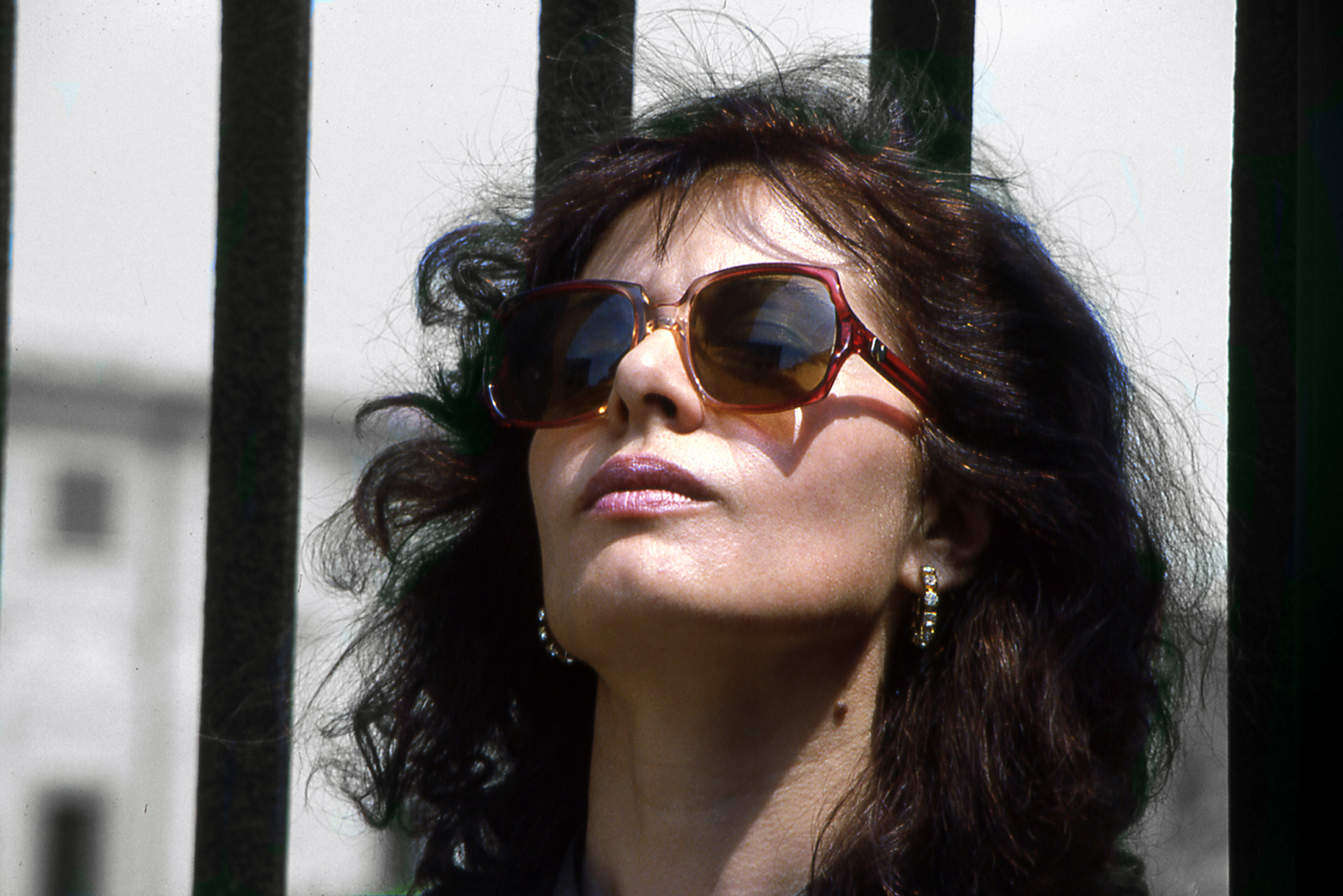 ritratto con occhiali