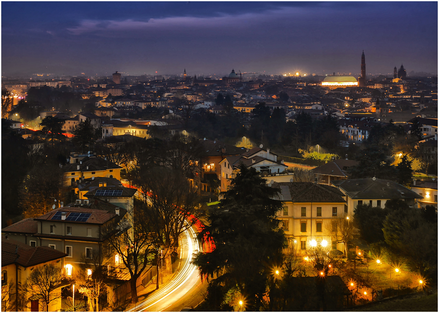 panorama notturno sulla città