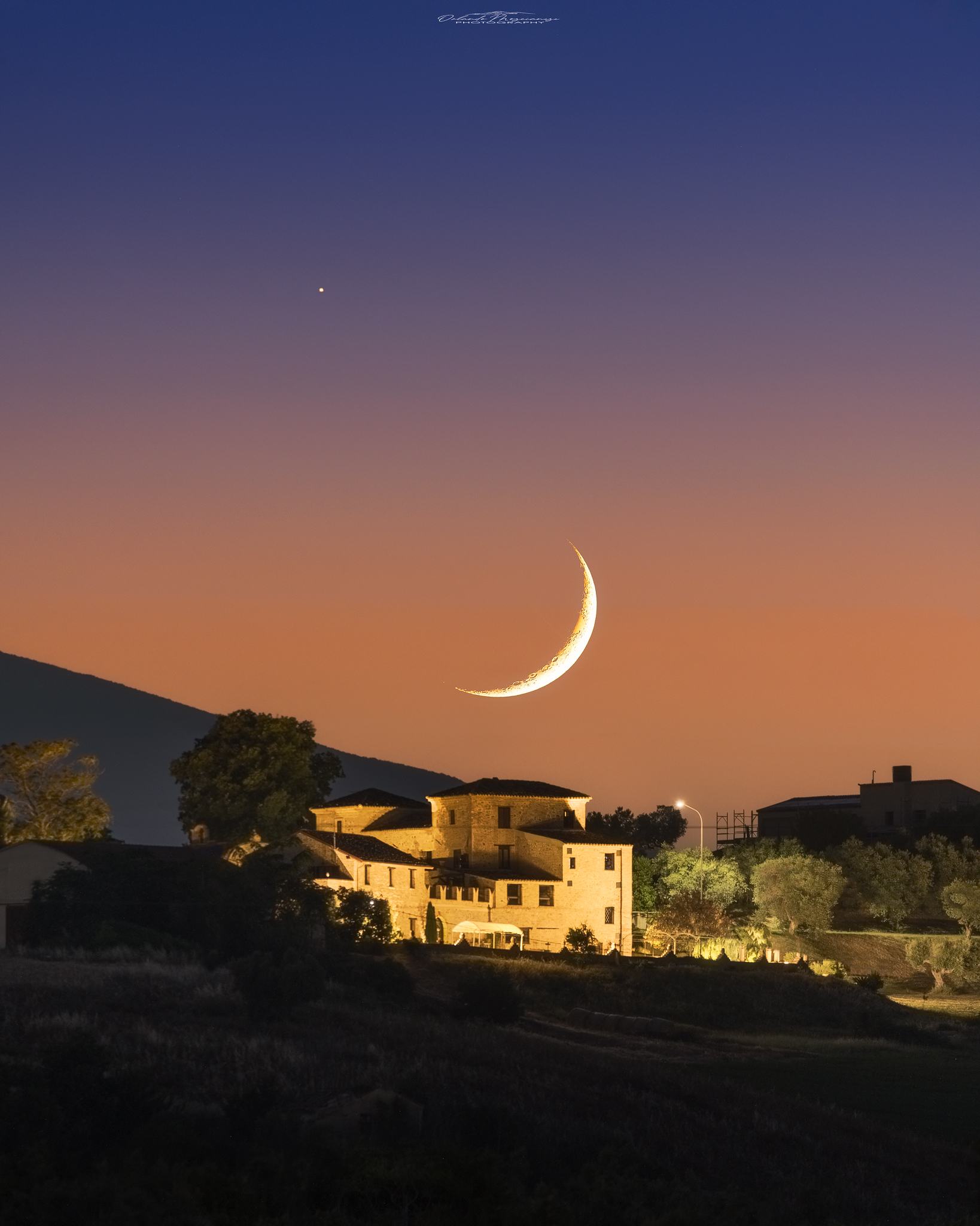 The kiss between Venus and the Moon