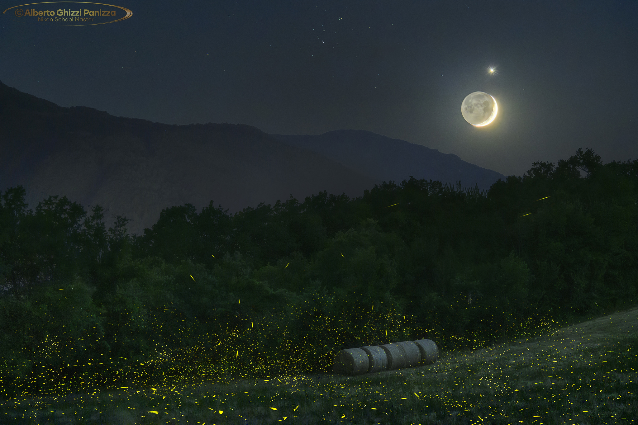 The kiss between the Moon and Venus among the fireflies