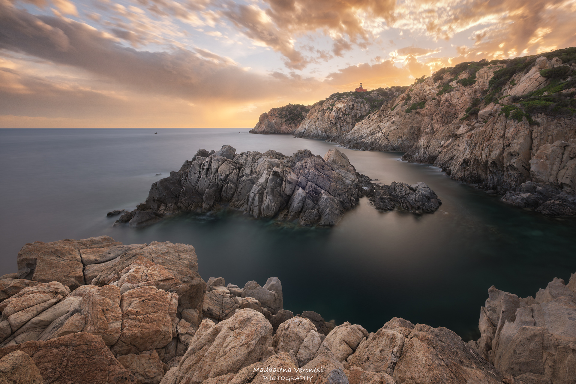 Cala Cipolla e il Faro di Capo Spartivento