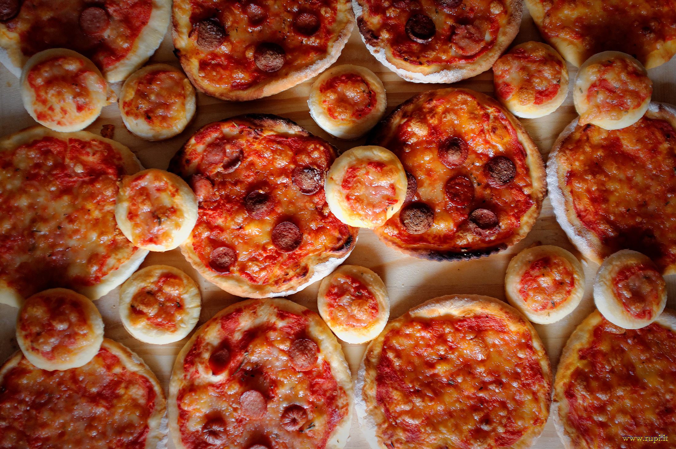 Pizza, pizza ..... small pizza!