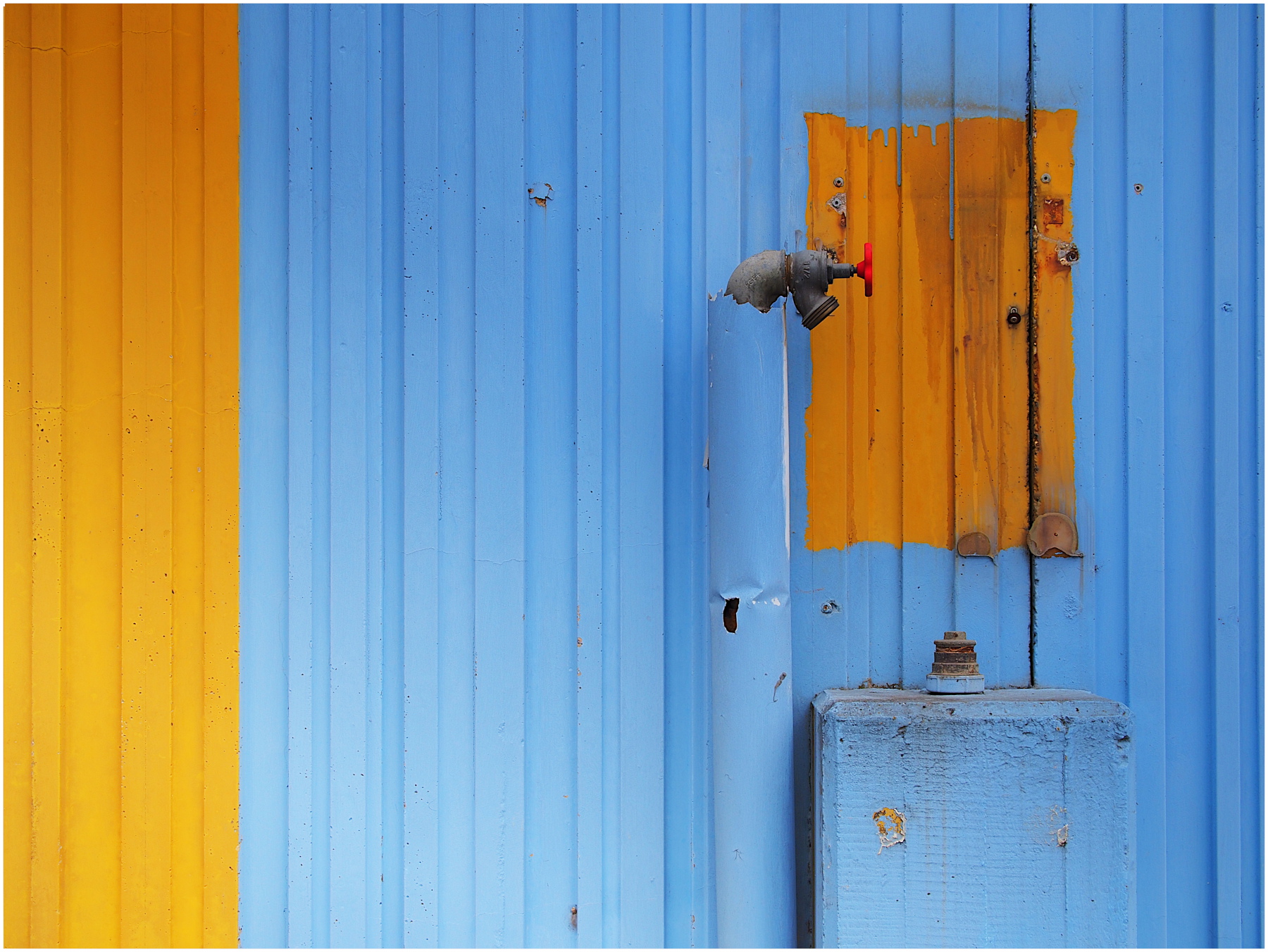 Two-tone urban detail