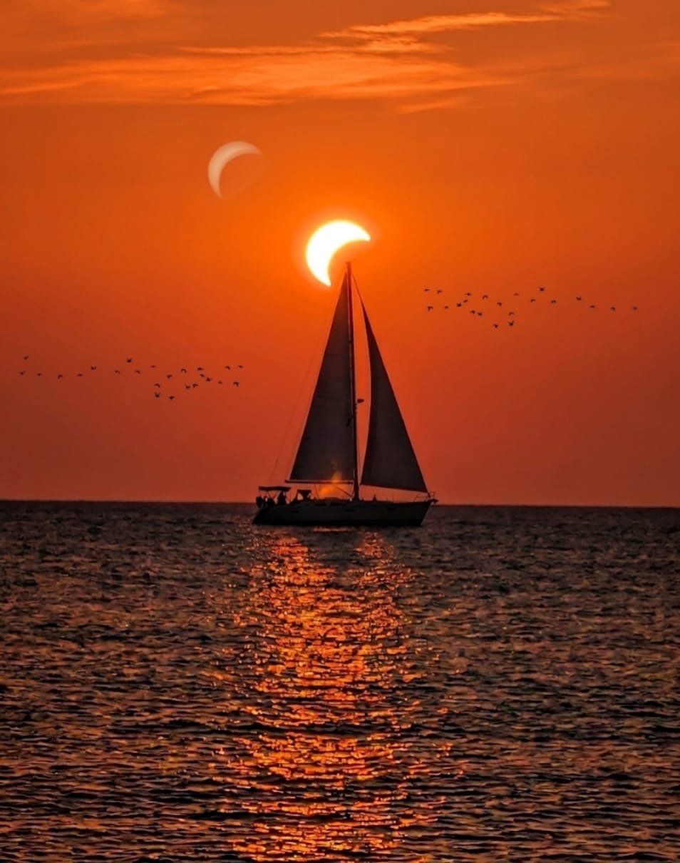 Eclissi al tramonto