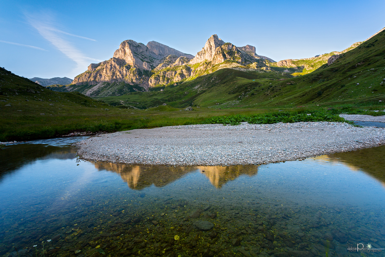 Sunrise in the high valley Heller