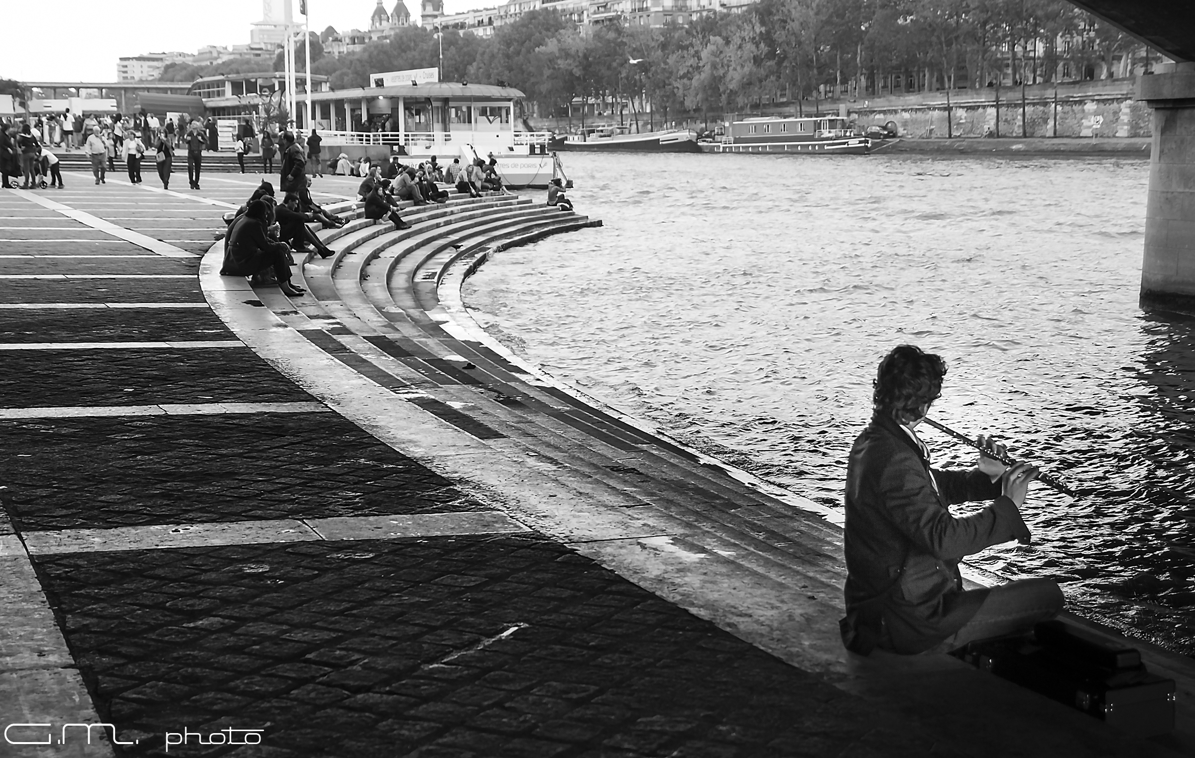 Musicien sur la Seine