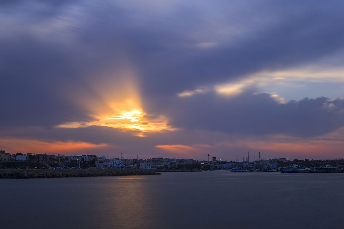 Alba al porto vecchio (Lampedusa)